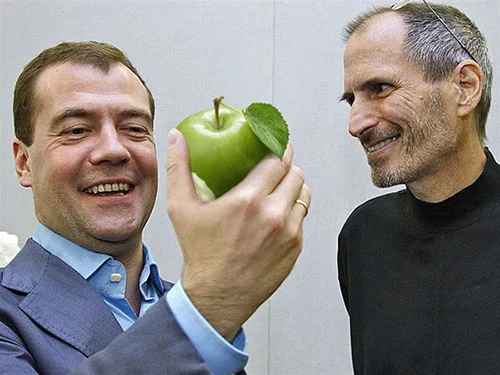 ElcomSoft Nikon fake image Steve Jobs apple